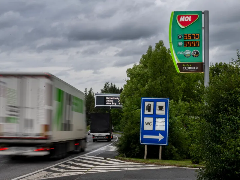 Cum a ajuns compania maghiară MOL să vândă motorină și benzină mai ieftin la Arad decât în Ungaria? - Foto: Profimedia Images (Imagine cu caracter ilustrativ)