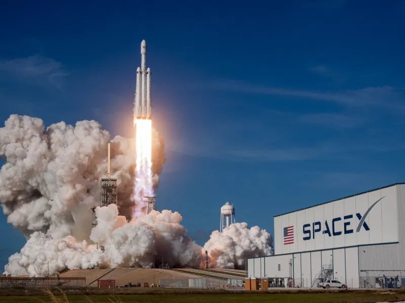 Capsula Dragon construită de SpaceX a a adus pe Terra rezultatele unor experimente făcute în spațiu; foto: SpaceX