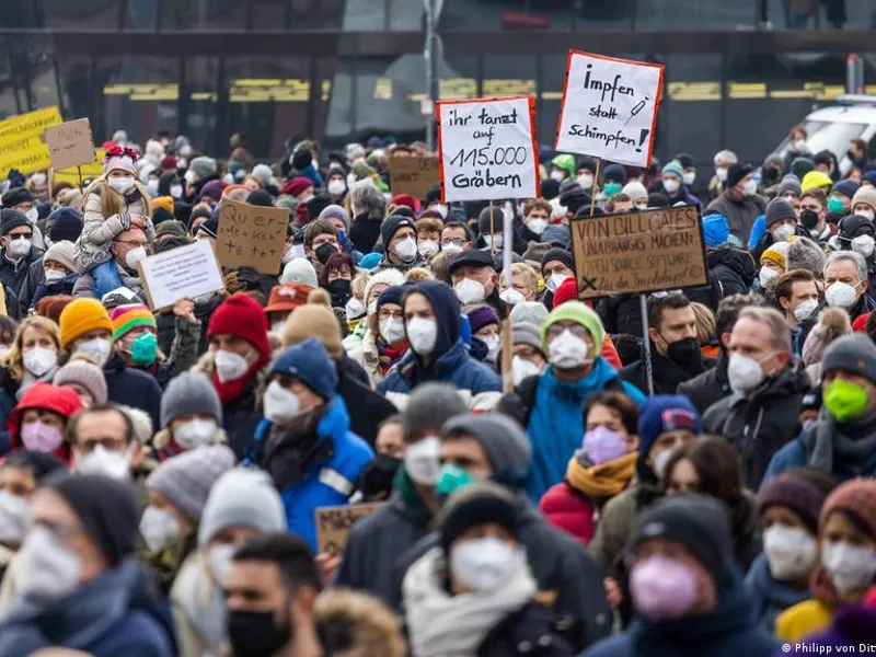 Mii de demonstranți în mai multe landuri din Germania împotriva restricțiilor anti-pandemie/FOTO: dw.com