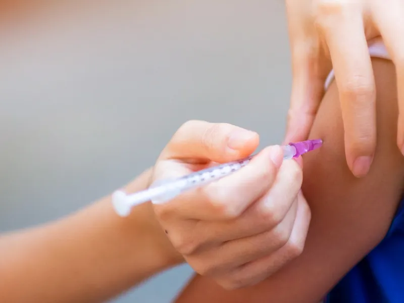 Peste 123.500 de copii şi tineri, cu vârste între 12 şi 19 ani, vaccinaţi anti-COVID în cinci zile. / Foto: digi24.ro