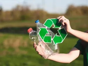 Aparate de reciclat sticle de plastic și sticlă în mediul rural. Cât de mult se reciclează  Foto: Freepik (fotografie cu caracter ilustrativ)