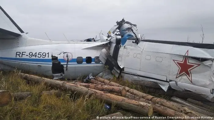 Un avion s-a prăbuşit în centrul Rusiei. 16 persoane au murit