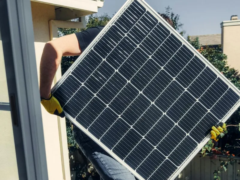 20.0000 de vouchere gratuit, pentru panouri fotovoltaice în valoare de 30.000 de lei. Cum iei banii? - Foto: Pexels.com/Kindel Media