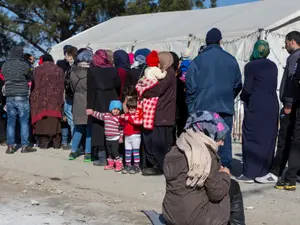 Refugiați într-o tabără grecească/FOTO: news.ro