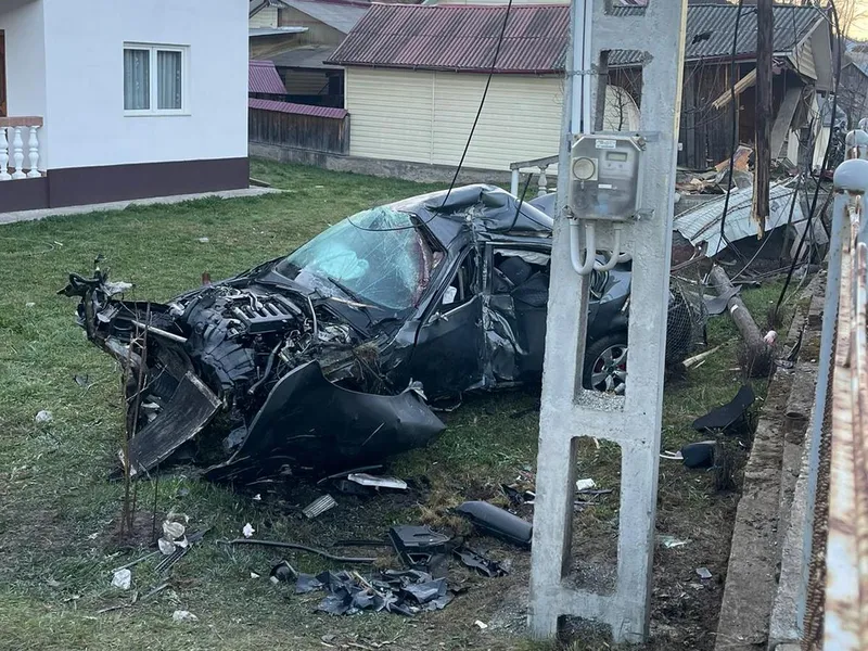 FOTO Accident de coșmar, în Neamț. Trei tineri morți, după ce un șofer a spulberat mașina din față - Foto: stiri-neamt.ro