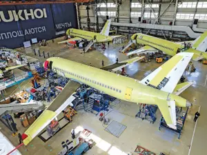 Un avion Sukhoi Superjet 100 – singurul avion fabricat în Rusia – depinde de piesele din UE