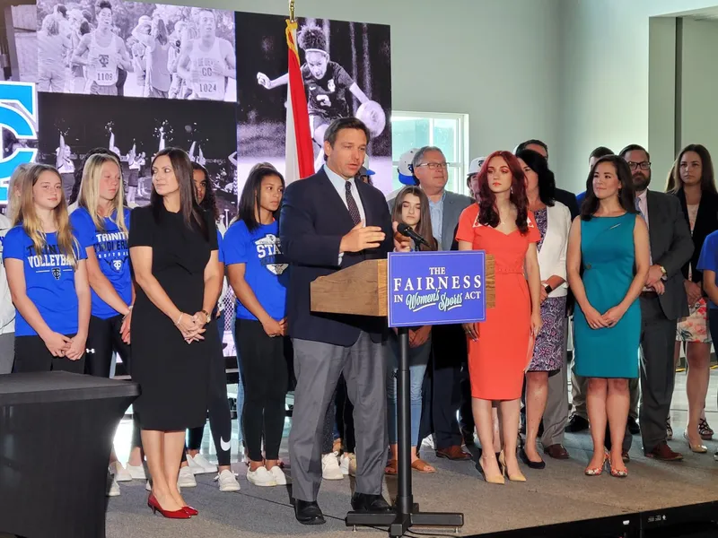 Guvernatorul din Florida spune că sporturile pentru fete vor fi practicate numai de fete. Foto Ron DeSantis/Twitter: