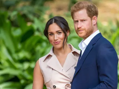 Meghan Markle își îndepărtează copiii în mod intenționat de familia regală britanică. Motivul? - Foto: Profimedia images