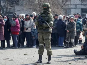 VIDEO Rusia depopulează părți din estul Ucrainei, scoțând cu forța mii de oameni peste graniță/FOTO: kyevpost.com