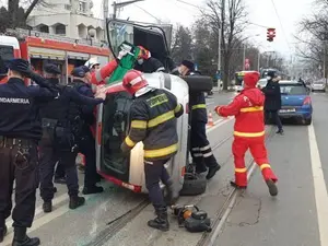 Mașina s-a răsturnat/FOTO: ziaruldeiasi.ro