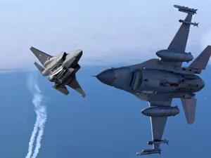 Avione F-16 ale Ucrainei, în luptă, sub ploaia de rachete rusești - Foto: Profimedia Images (imagine cu caracter ilustrativ)