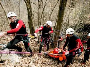 Operațiune de salvare la granița României după ce 4 ucraineni au trecut frontiera prin zona muntoasă - FOTO: Profimedia