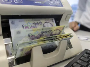 500 lei în plus la salariu pentru anumiți români. Economist: restul să își pună centurile - Foto: Inquam Photos/ Octav Ganea (rol ilustrativ)