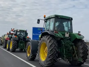 Fermierii vin spre București cu tractoare Foto: captură Digi 24