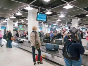 Circa 100 de pasageri Lufthansa, fără bagaje pe Aeroportul Sibiu. Nu au putut fi descărcărcate - Foto: Profimedia Images - Imagine cu rol ilustrativ