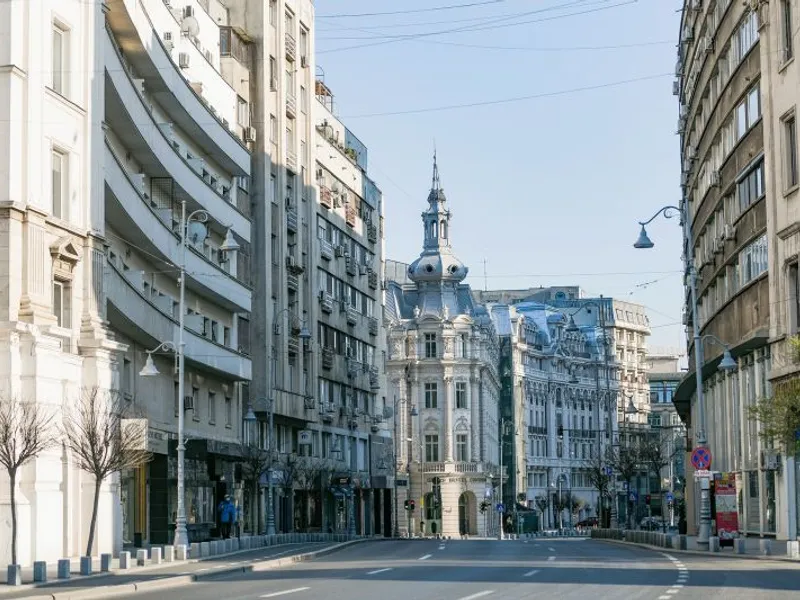 Din 29 mai, centrul Bucureștiului va deveni pietonal în weekend-uri. Foto Alberto Groșescu