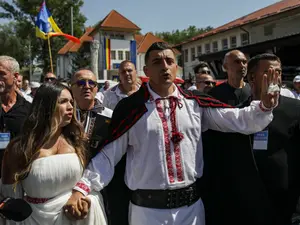 George Simion, întrebat de darul de nuntă de 400.000€. „Faceți pe prostul! Am luat brânză și țuică” - Foto: INQUAM PHOTOS / Octav Ganea