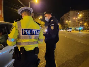 Inconștiență la volan. Tânăr de 16 ani din Iași, prins conducând o mașină cu șapte pasageri în spate/FOTO: Facebook/PolitiaRomana