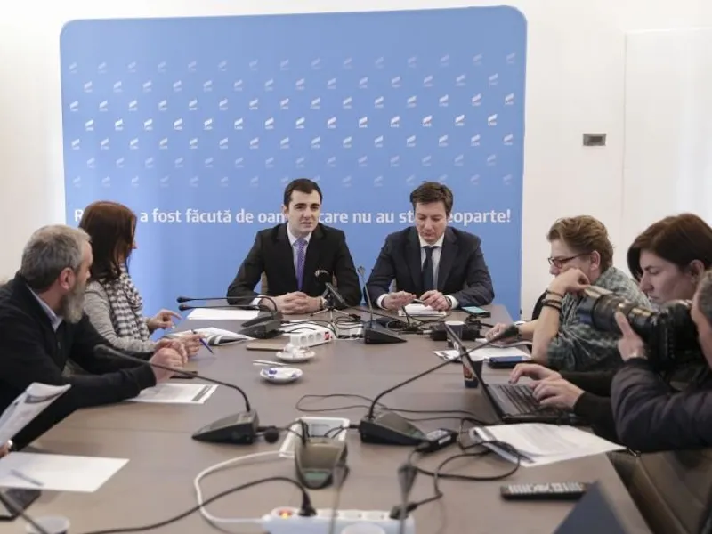 Claudiu Năsui și Andrei Caramitru au prezentat programul economic al USR. Foto Inquam Photos/Octav Ganea