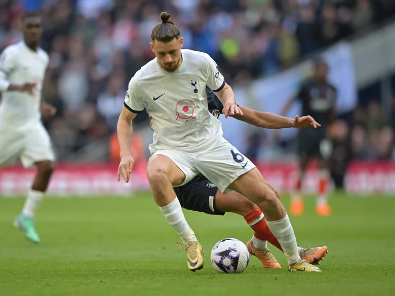 Radu Drăguşin a declanşat conflictul cu Ange Postecoglu, la Tottenham Hotspur - Foto: Profimedia Images