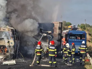 Accident cu două autocare și un TIR pe traseul Autostrăzii Sudului - Foto: ISU