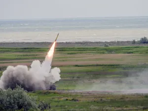 VIDEO Soldații ruși și blindate stăteau la iarbă verde când au fost loviți de un HIMARS al SUA - Foto: Profimedia Images (Imagine cu rol ilustrativ)