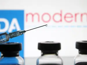 Moderna a început un studiu clinic pentru un nou vaccin candidat anti-COVID. / Foto: digi24.ro