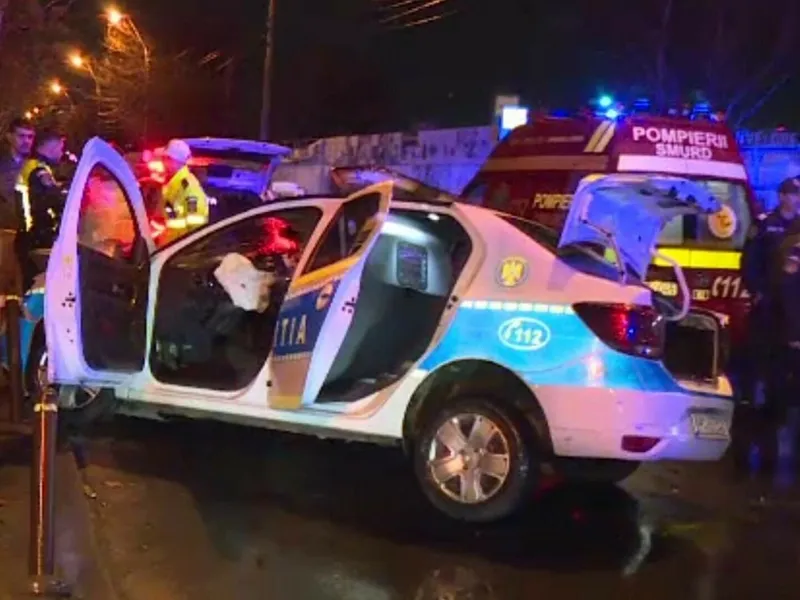 8 răniți, dintr-o lovitură. O șoferiță de 25 ani n-a văzut mașina de poliție cu girofar - Foto: captură video