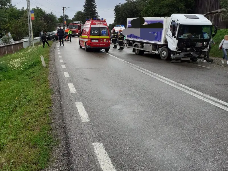 Accident cu șase victime în Neamț. O autoutilitară a intrat într-o mașină Foto: ISU Neamț