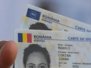 Cărțile electronice de identitate le vor înlocui pe cele vechi - Foto: INQUAM Photos/Octav Ganea - cu rol ilustrativ