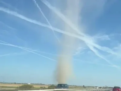 O tornadă a fost surprinsă pe autostrada București - Pitești. Cum a fost posibil? foto: Facebook/Meteoplus