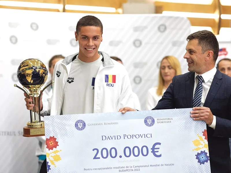 David Popovici a primit cel mai mare premiu acordat unui campion mondial român - Foto: INQUAM PHOTOS/ George Călin