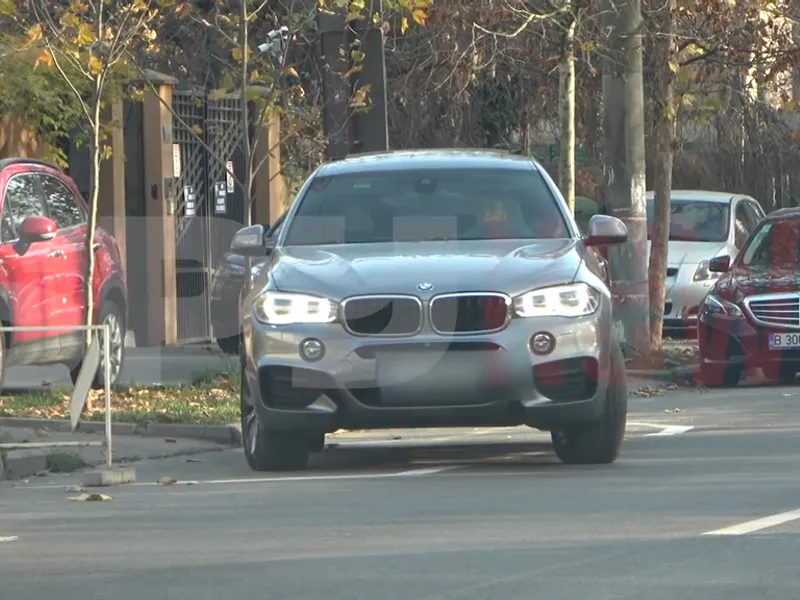 Ioana Marcu, iubita lui Ciprian Marica, are SUV: nu poartă centura și forțează semaforul. / Foto: captură video, spynews.ro