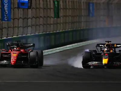 Duel epic, în MP al Arabiei Saudite. Verstappen l-a bătut pe Leclerc la aspirație cu 0,5 sec. / Foto: eurosport.com