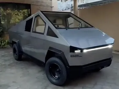 N-ați văzut așa ceva! Mașină electrică „Tesla Cybertruck”, la 10.000 €. E făcută în Pakistan - Foto: Mughalsafeguard/Instagram