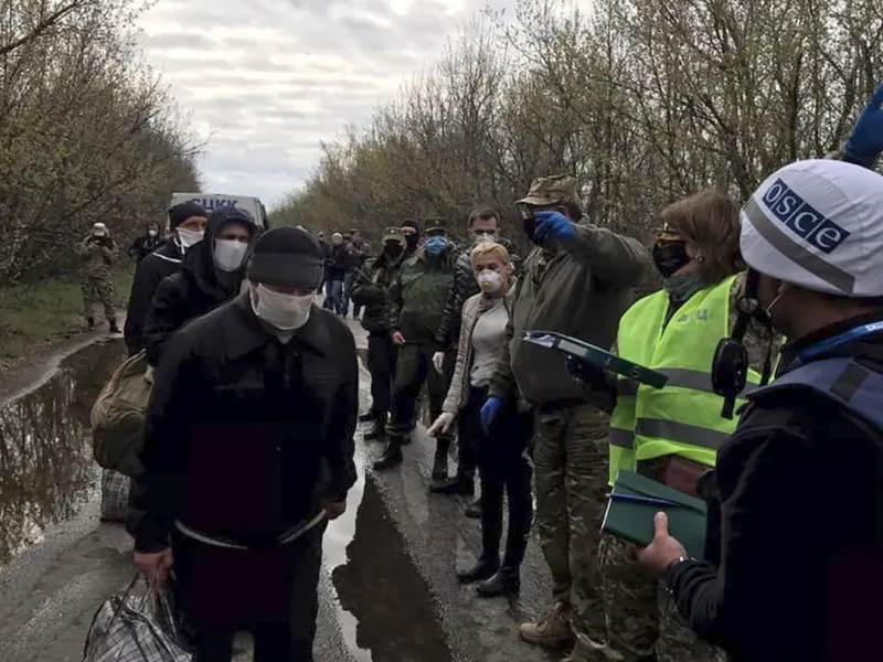 Imagini din timpul unui schimb de prizonieri dintre Rusia și Ucraina - Foto: Profimedia Images