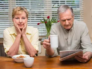 Mii de pensionari așteaptă, zilnic, pensie la ghișee. Casele de Pensii nu știu când se fac plățile foto: Freepik (fotografie cu caracter ilustrativ)