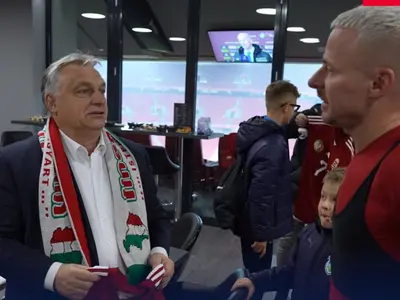 Viktor Orban a purtat un fular cu harta Ungariei Mari la ultimul meci al naționalei maghiare. Foto: Captură video/Facebook