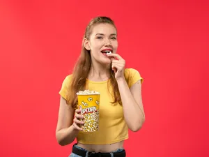 Cum poți folosi popcorn pe post de amortizor - Foto:Freepik/KamranAydinov (cu rol ilustrativ)