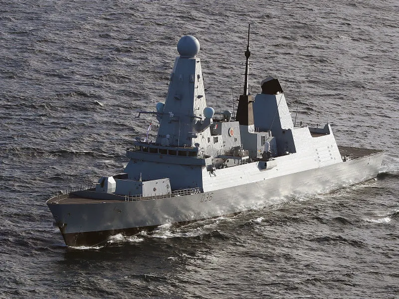 HMs Defender, implicat într-un incident în Crimeea/Foto: TASS