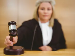 Judecător ia 22.500 lei salariu și o pensie specială de 5.000 lei, care va crește de 3 ori. De ce? - Foto: Freepik (Imagine cu rol ilustrativ)