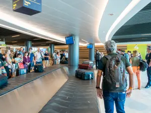 Femeie cu piciorul amputat după ce s-a blocat într-o bandă rulantă din aeroport. Cum s-a întâmplat - Foto: Profimedia Images / imagine cu caracter ilustrativ