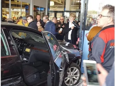 Atacatorul a intrat cu mașina în mall. Foto Obiectiv Vocea Brăilei