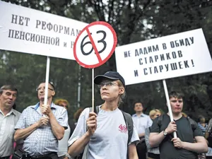 VÂRSTA NEMULŢIMIRILOR. O parte dintre cei 1.000 de demonstranţi care au protestat împotriva modificărilor sistemului de pensii, pe 18 iulie, în Moscova