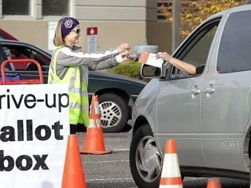 În Massachusets s-a inițiat o petiție pentru a permite votul în sistem drive-thru Foto: Change.org