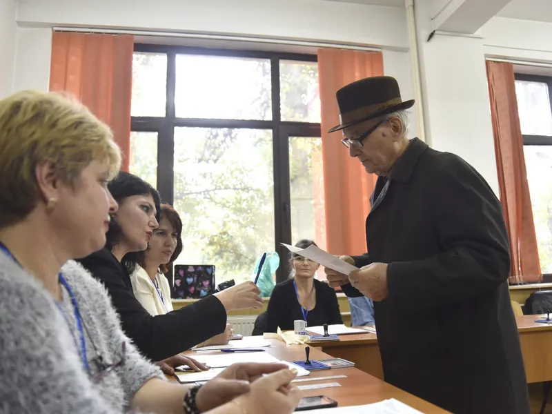 Cel mai bătrân candidat la alegerile locale are 100 ani. Mai sunt doi de 95 ani și doi de 94 ani - Foto:  INQUAM PHOTOS/Bogdan Danescu - Imagine cu rol ilustrativ