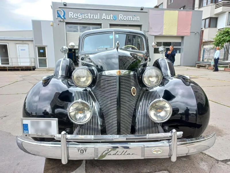 Un constănțean se plimbă cu Cadillac-ul 75 al actriței Greer Garson. L-a costat peste 30.000 €. / Foto: RAR, Facebook