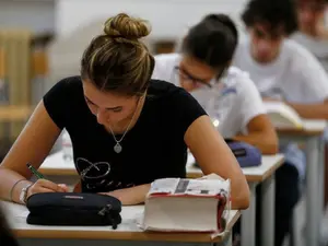 Elevi cu 2 și 3 la examenul de română la Evaluarea Națională, - Foto: INQUAM PHOTOS / Octav Ganea