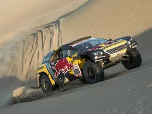 Sebastian Loeb a impus ritmul în a doua zi a Dakar-ului, la volanul Peugeot-ului 3008 DKR.