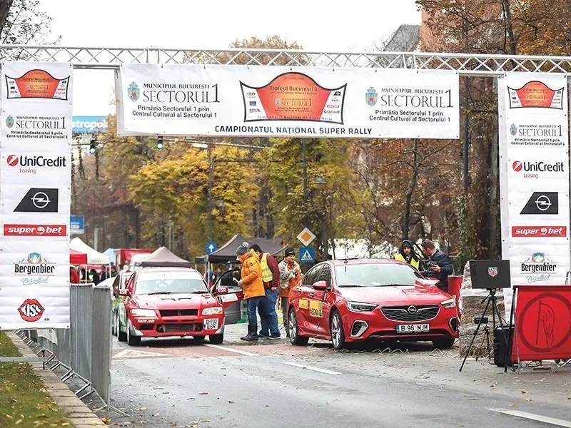 La 112 ani de la prima cursă de viteză de „la șosea“, mașinile de raliu au luat din nou startul pe Bulevardul Kiseleff, în finala Super Rally 201